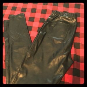 Kittenish faux leather leggings with ankle zipper